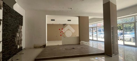 Propiedad comercial de 3 habitaciónes en Cosenza, Italy No. 42407 2