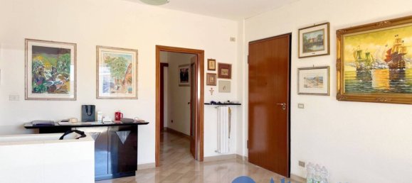 3 Schlafzimmer Wohnung in Adelfia, Italy, Nr. 63339 16