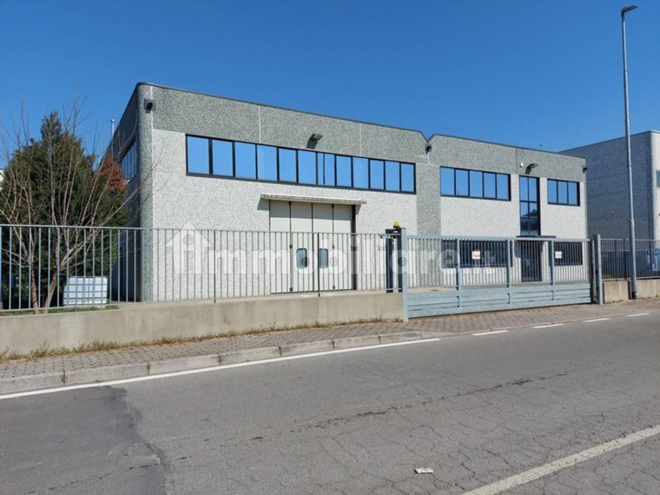 1293m² Warehouse in Galgagnano, Italy No. 311096