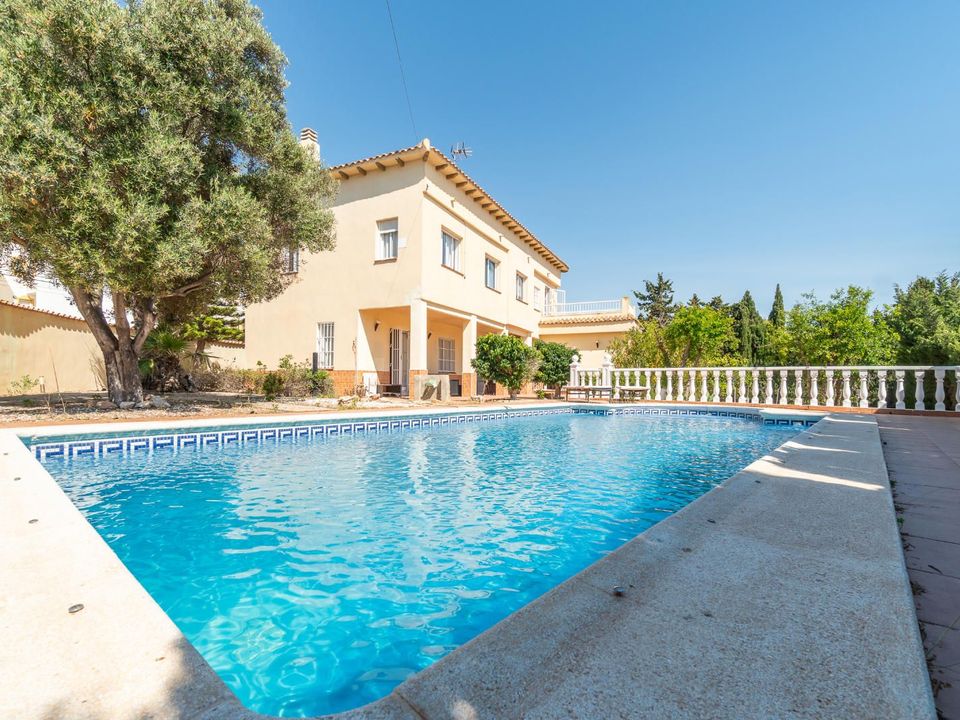 Villa de 4 dormitorios en Torrevieja, Spain No. 279548