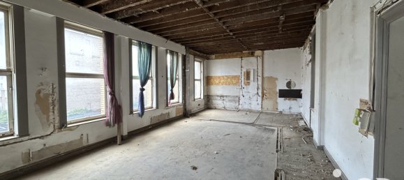 210m² Building in Lille, France No. 45185 3