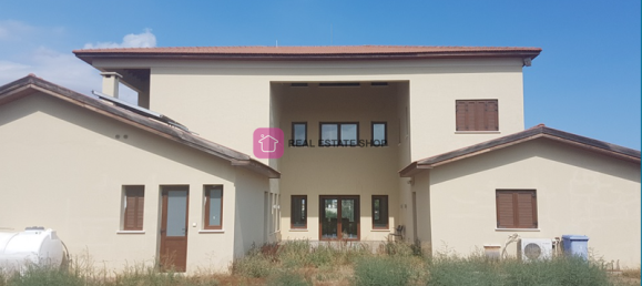 Коммерческая недвижимость с 5 спальнями в Нису, Кипр № 18370 3