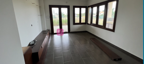 Коммерческая недвижимость с 5 спальнями в Нису, Кипр № 18370 7