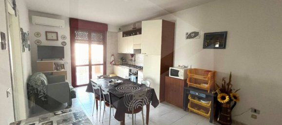 3-salle Appartement à Campomarino, Italy No. 21662 5