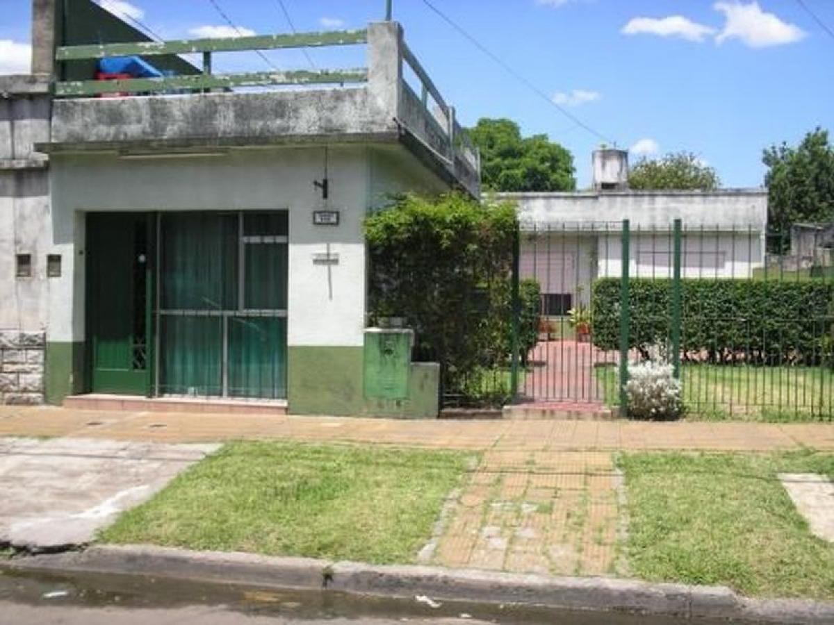 Дом с 3 спальнями в Морон, Аргентина № 53172