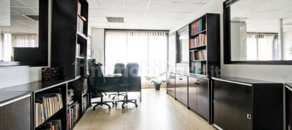 5 rooms Office in Rome, Italy No. 336145 8