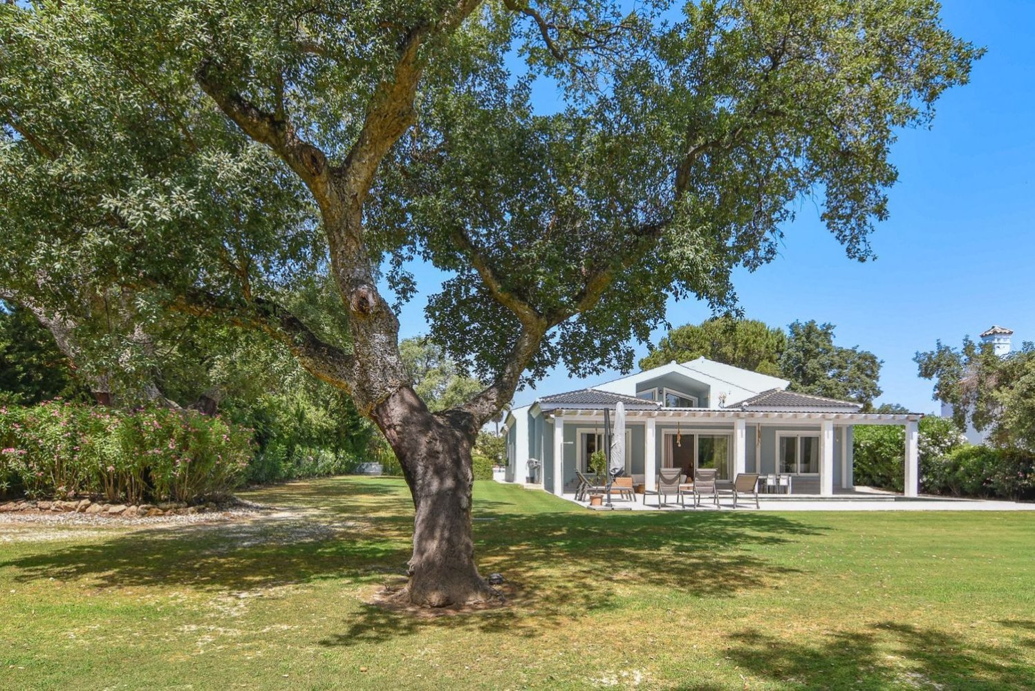 Вилла с 4 спальнями в Кадис, Испания № 154975