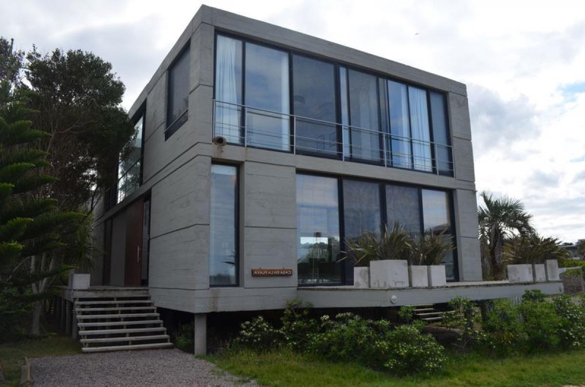 5 bedrooms House in Maldonado, Uruguay No. 3428