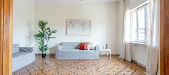 4 bedrooms Apartment in Rome, Italy No. 323547 2
