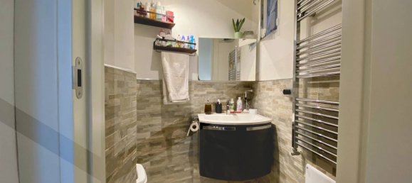 3 rooms Apartment in Bologna, Italy No. 18615 18