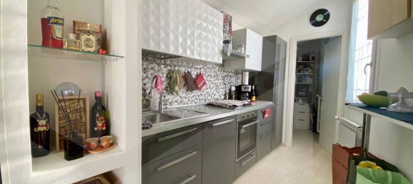 3 rooms Apartment in Bologna, Italy No. 18615 9