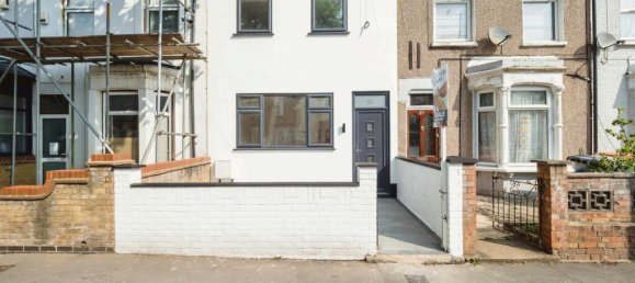 3 bedrooms House in Forest Gate, United Kingdom No. 11400 3