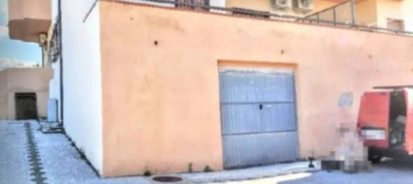 145m² Commercial property in Scalea, Italy No. 284439 2