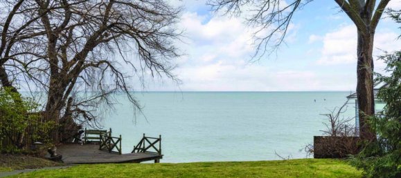 3 bedrooms House in Oakville, Canada No. 993 2