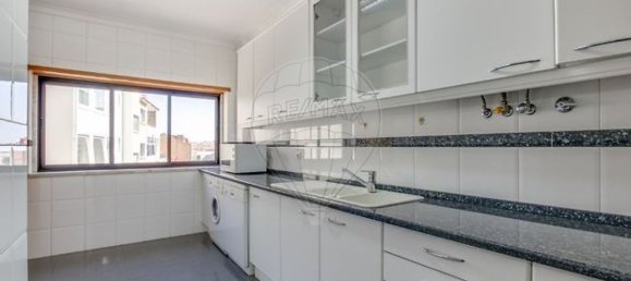 3 Schlafzimmer Wohnung in Lisbon, Portugal, Nr. 122381 8