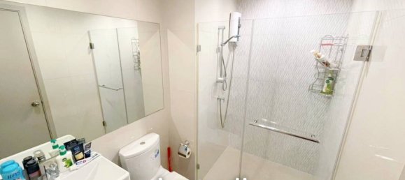 Apartamento com 2 quartos em condomínio em Phra Khanong, Thailand N.º 16835 2