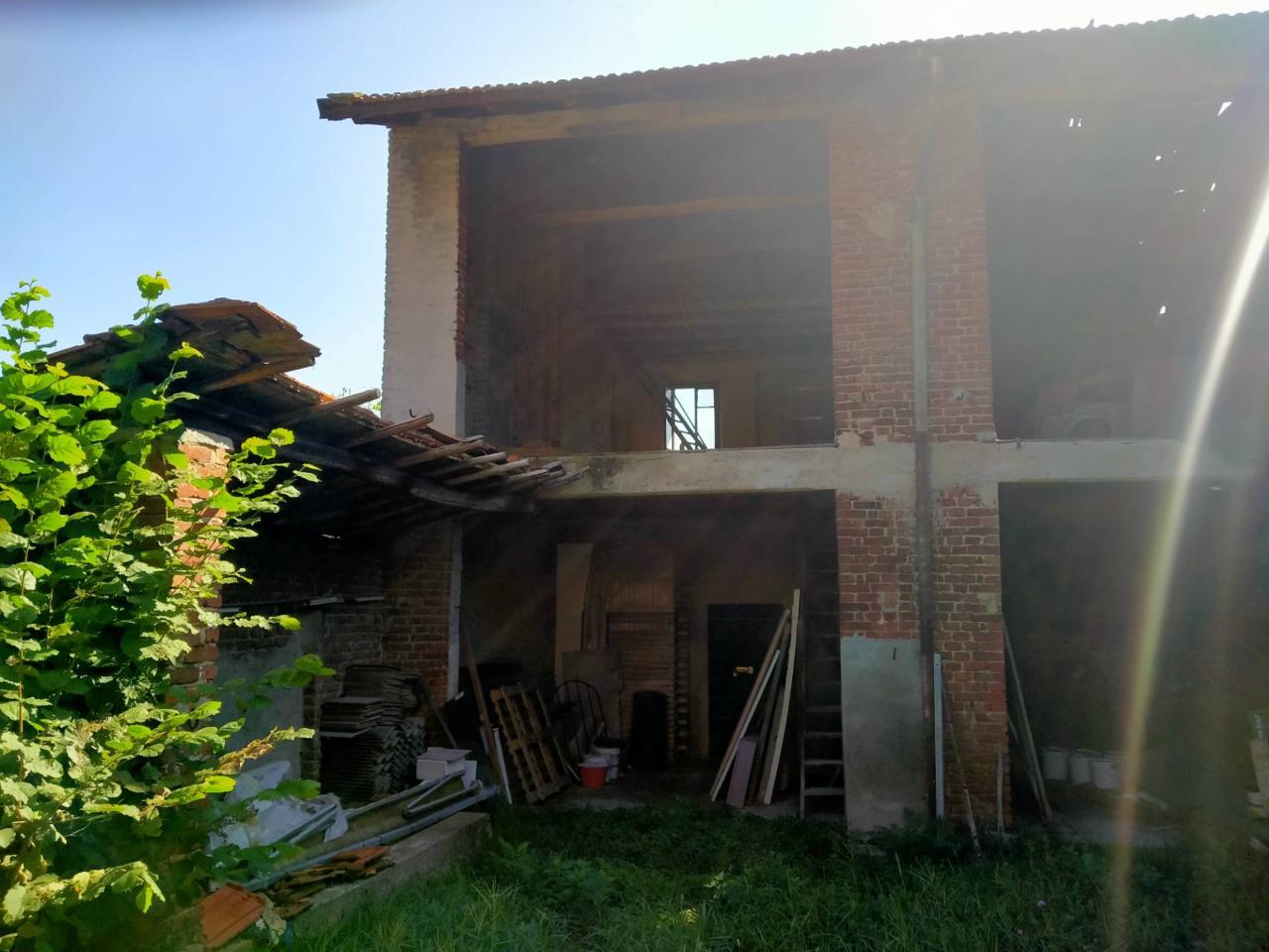 Casa de 3 habitaciónes en Sumirago, Italy No. 153725