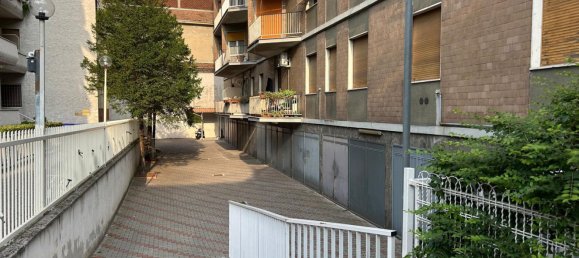 4-salle Appartement à Parma, Italy No. 280476 3