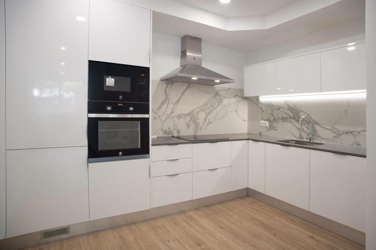 Квартира с 2 спальнями в Сантс-Монтжуик, Испания № 77423