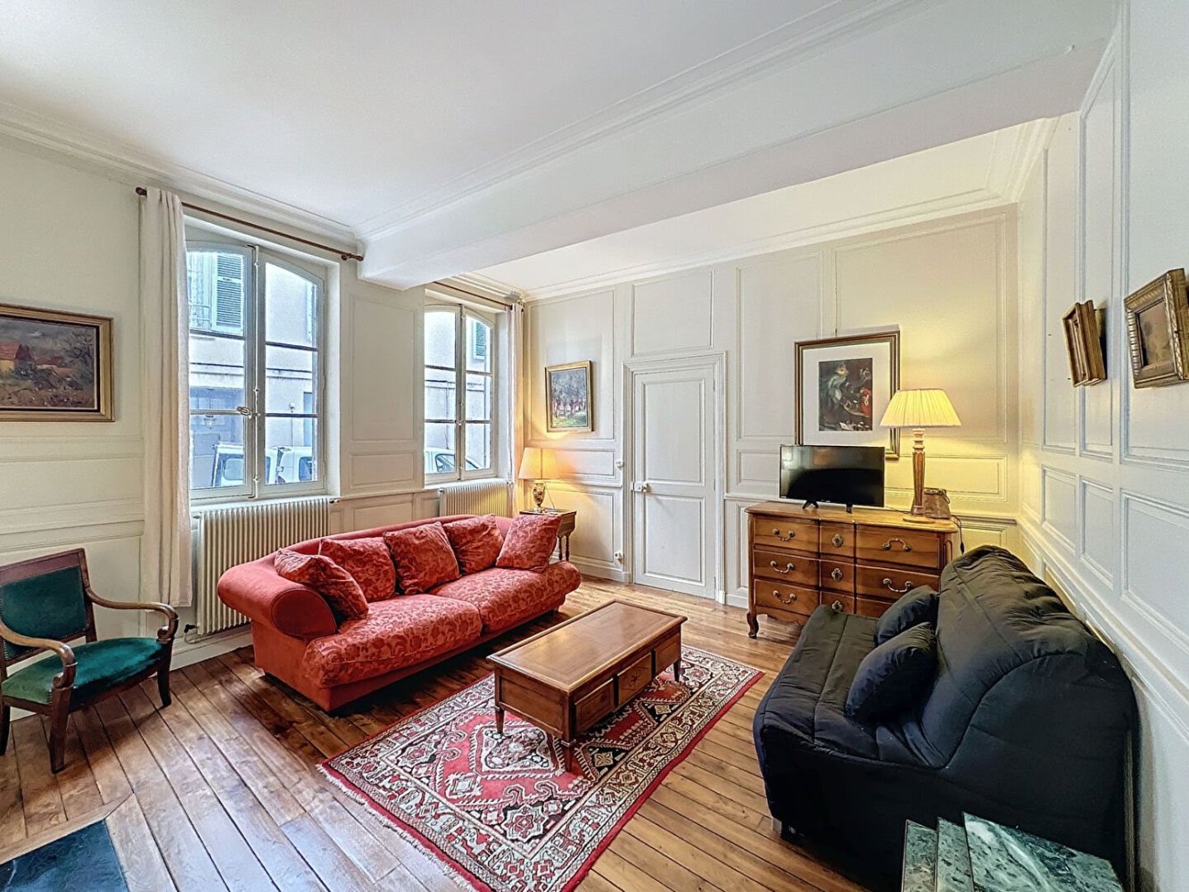 5 bedrooms House in Auxerre, France No. 204710