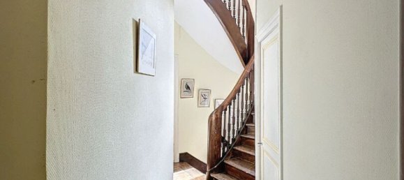 5 bedrooms House in Auxerre, France No. 204710 8