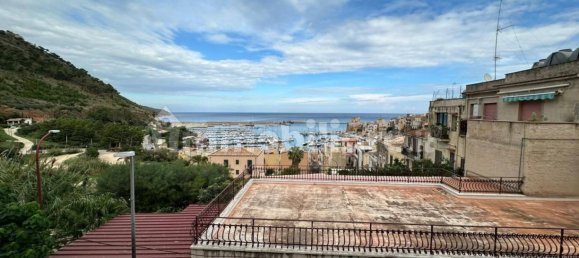 3 Schlafzimmer Wohnung in Castellammare del Golfo, Italy, Nr. 293200 8