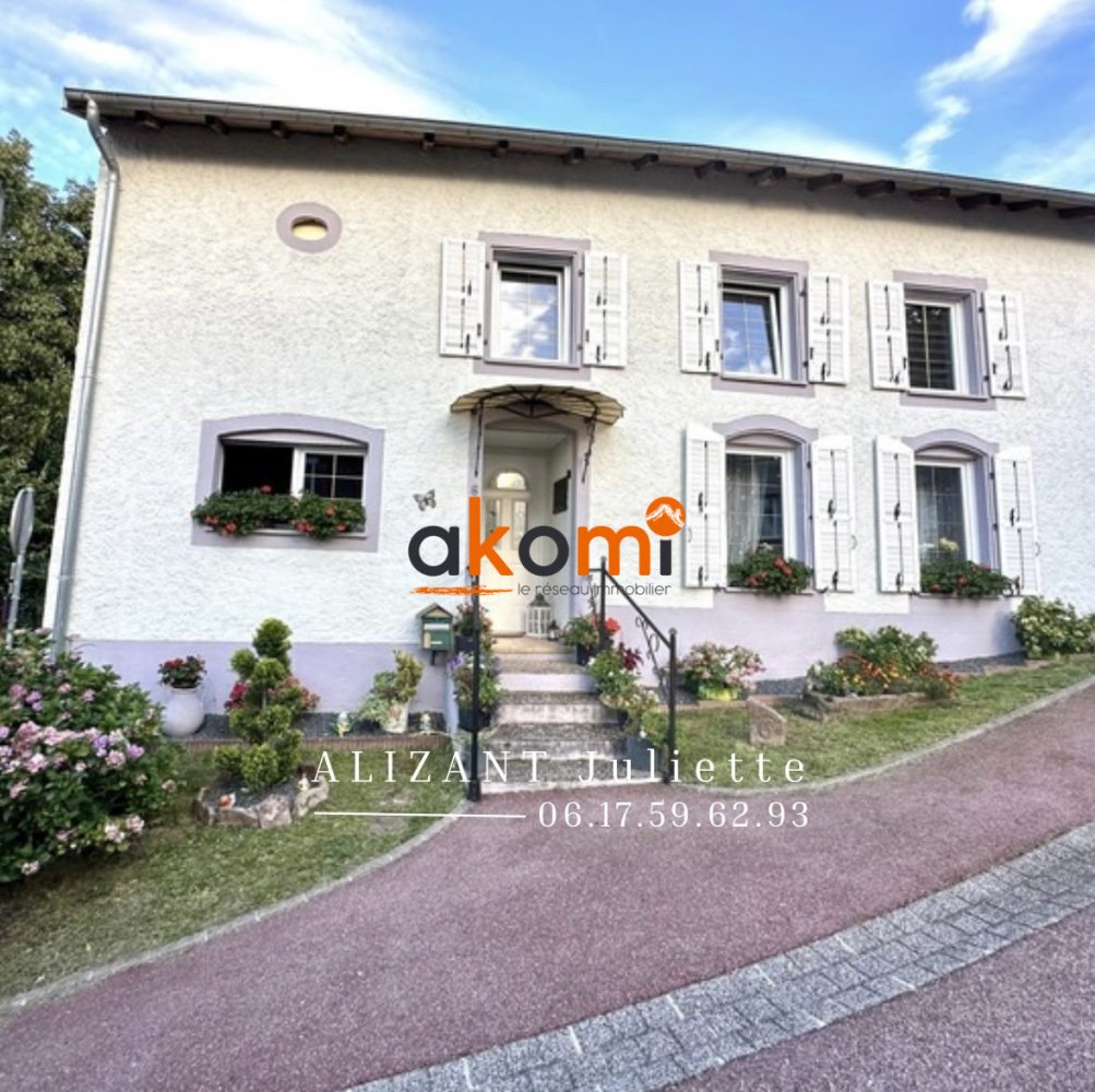 3 bedrooms House in Saint-Sauveur, France No. 252580