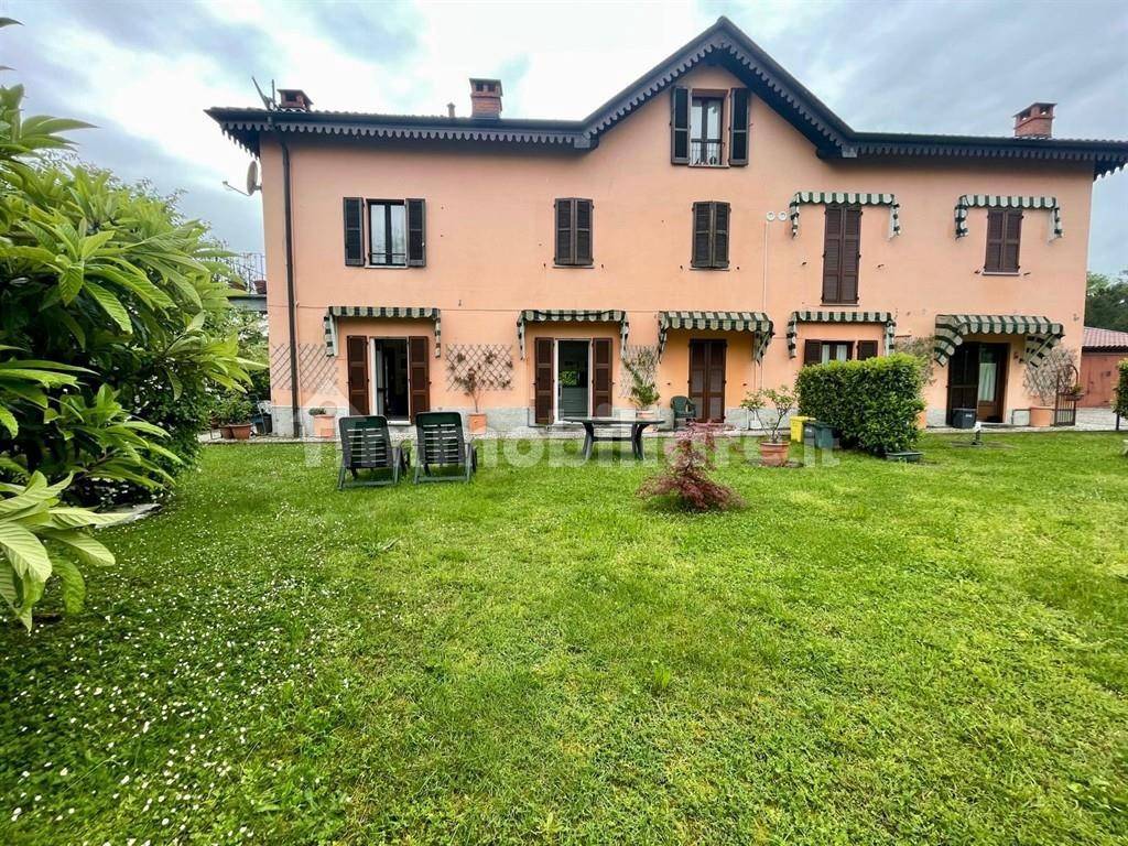 2 غرف نوم شقة في Induno Olona, Italy رقم 281687