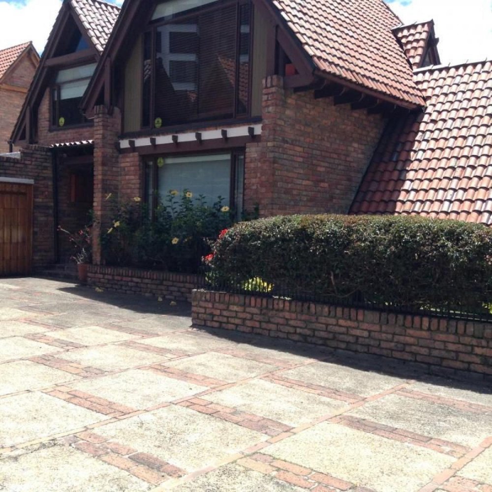 4 bedrooms House in Bogota, Colombia No. 12452