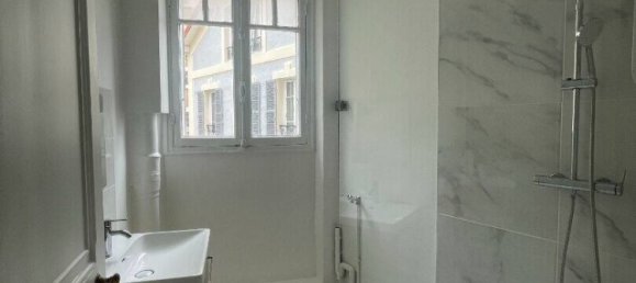 2 bedrooms Apartment in Courbevoie, France No. 176602 12