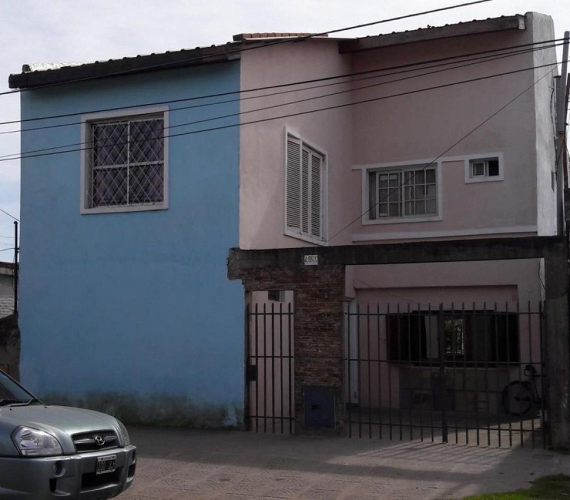 4 bedrooms House in Lomas de Zamora, Argentina No. 54682