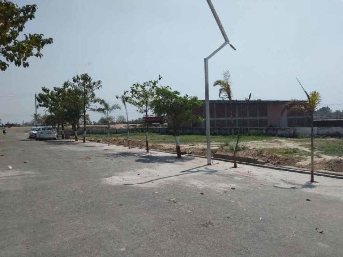  Land in Lucknow, India No. 36898