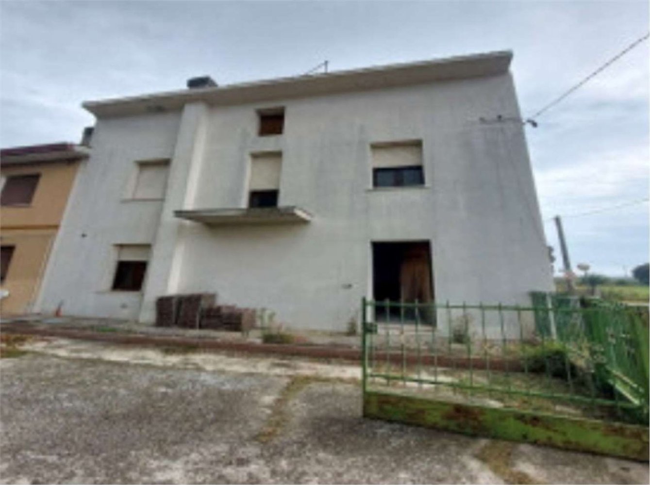 5 rooms House in Frassinelle Polesine, Italy No. 304323