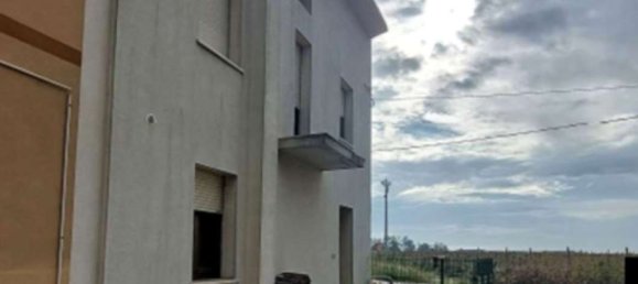 5 rooms House in Frassinelle Polesine, Italy No. 304323 3