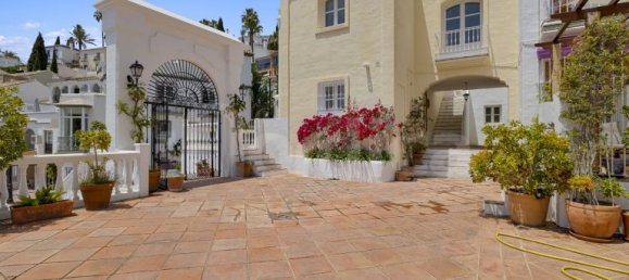 3 bedrooms Townhouse in La Quinta, Spain No. 29906 10