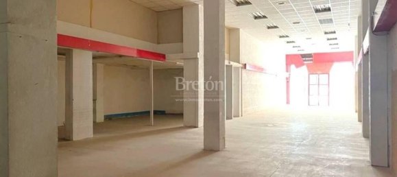 299m² Commercial property in Zaragoza, Spain No. 64248 8