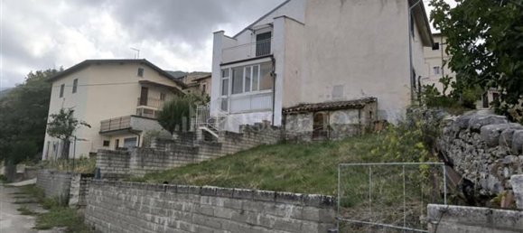 3 bedrooms House in Scoppito, Italy No. 315528 2