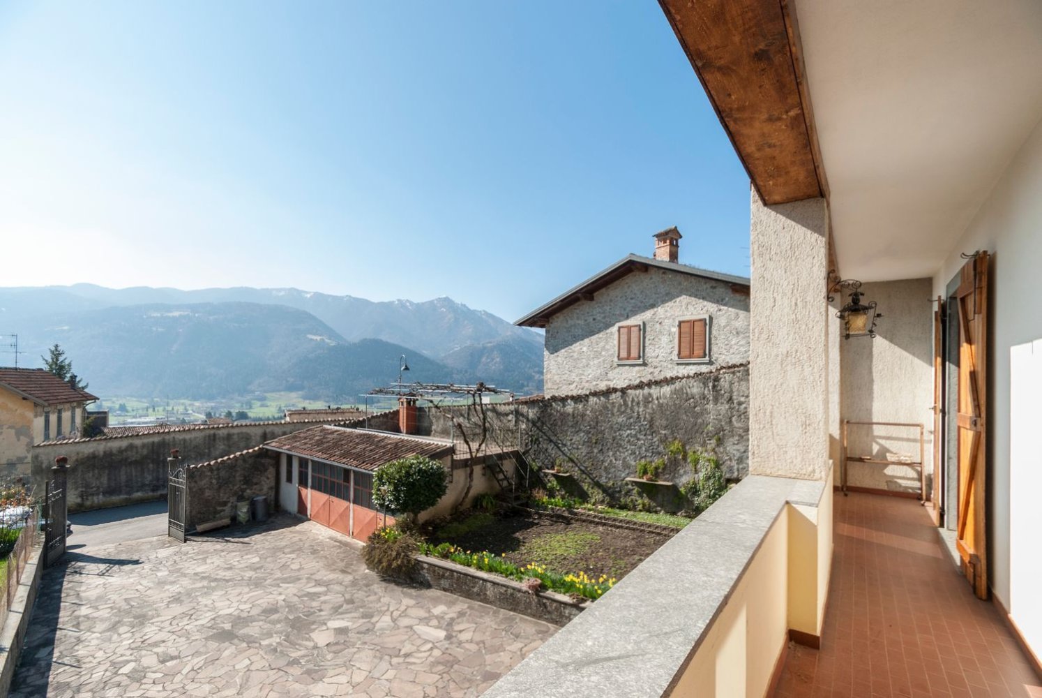 5 bedrooms Apartment in Clusone, Italy No. 385840