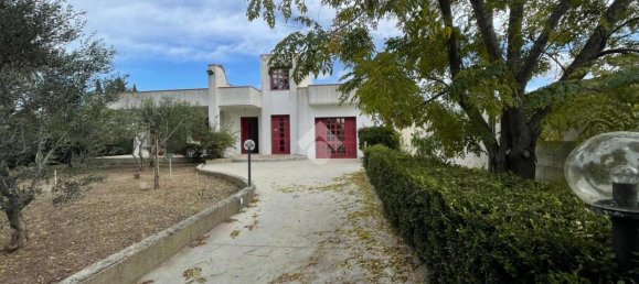 5 rooms Villa in Taviano, Italy No. 117650 4