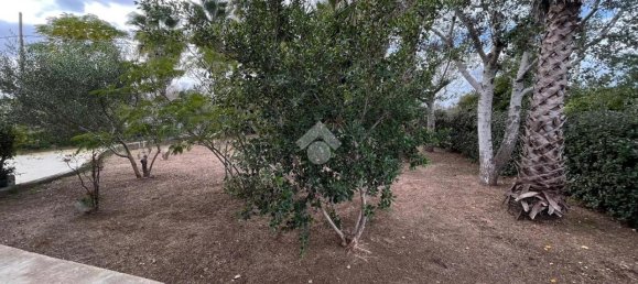 5 rooms Villa in Taviano, Italy No. 117650 3