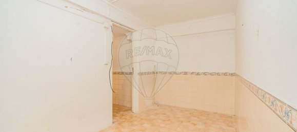 98m² Commercial property in Sintra, Portugal No. 85456 15