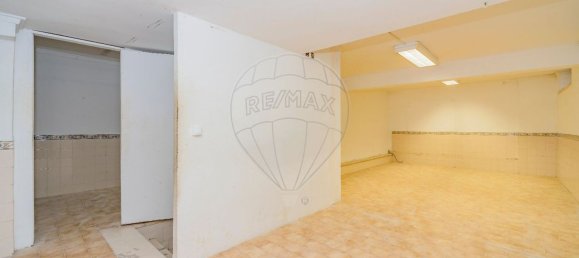 98m² Commercial property in Sintra, Portugal No. 85456 13
