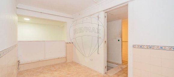 98m² Commercial property in Sintra, Portugal No. 85456 14