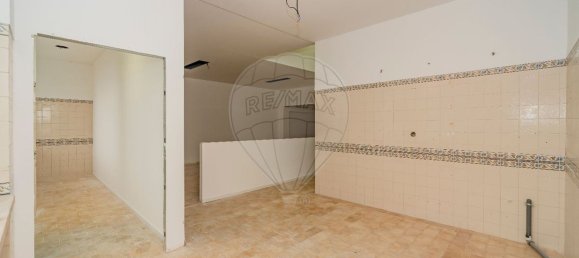 98m² Commercial property in Sintra, Portugal No. 85456 10