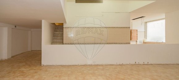 98m² Commercial property in Sintra, Portugal No. 85456 4