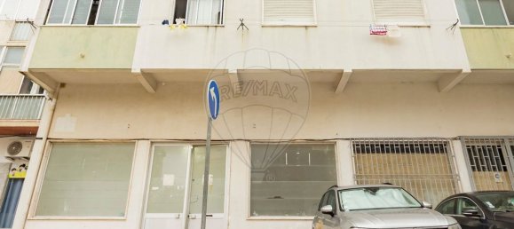 98m² Commercial property in Sintra, Portugal No. 85456 17