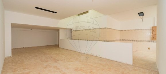 98m² Commercial property in Sintra, Portugal No. 85456 2