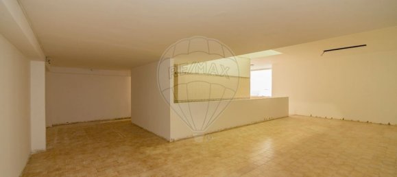 98m² Commercial property in Sintra, Portugal No. 85456 3