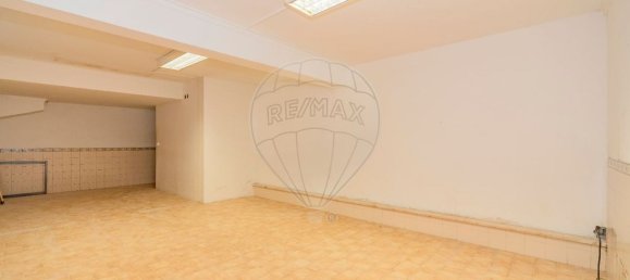 98m² Commercial property in Sintra, Portugal No. 85456 12