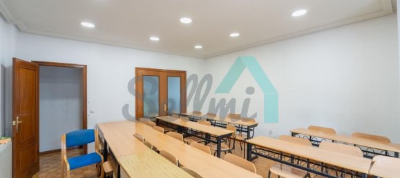 4 Schlafzimmer Wohnung in Oviedo, Spain, Nr. 165401 3